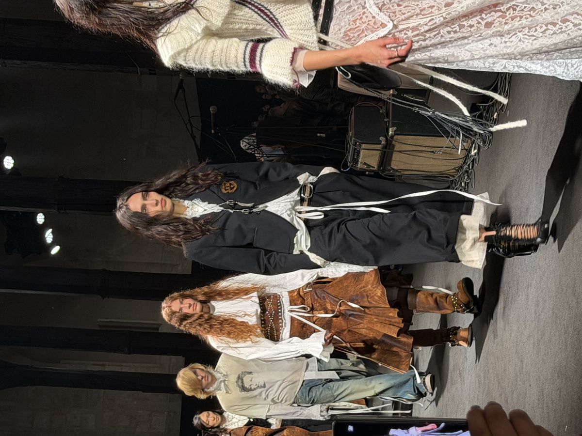  앤 드뮐미스터 'Dear Night Thoughts' 피날레