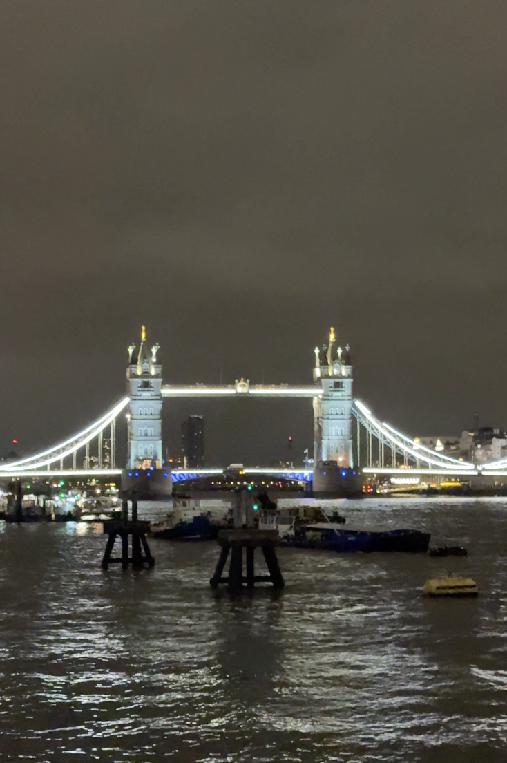 쇼장을 나오자마자 마주한 '찐' 런던 브릿지