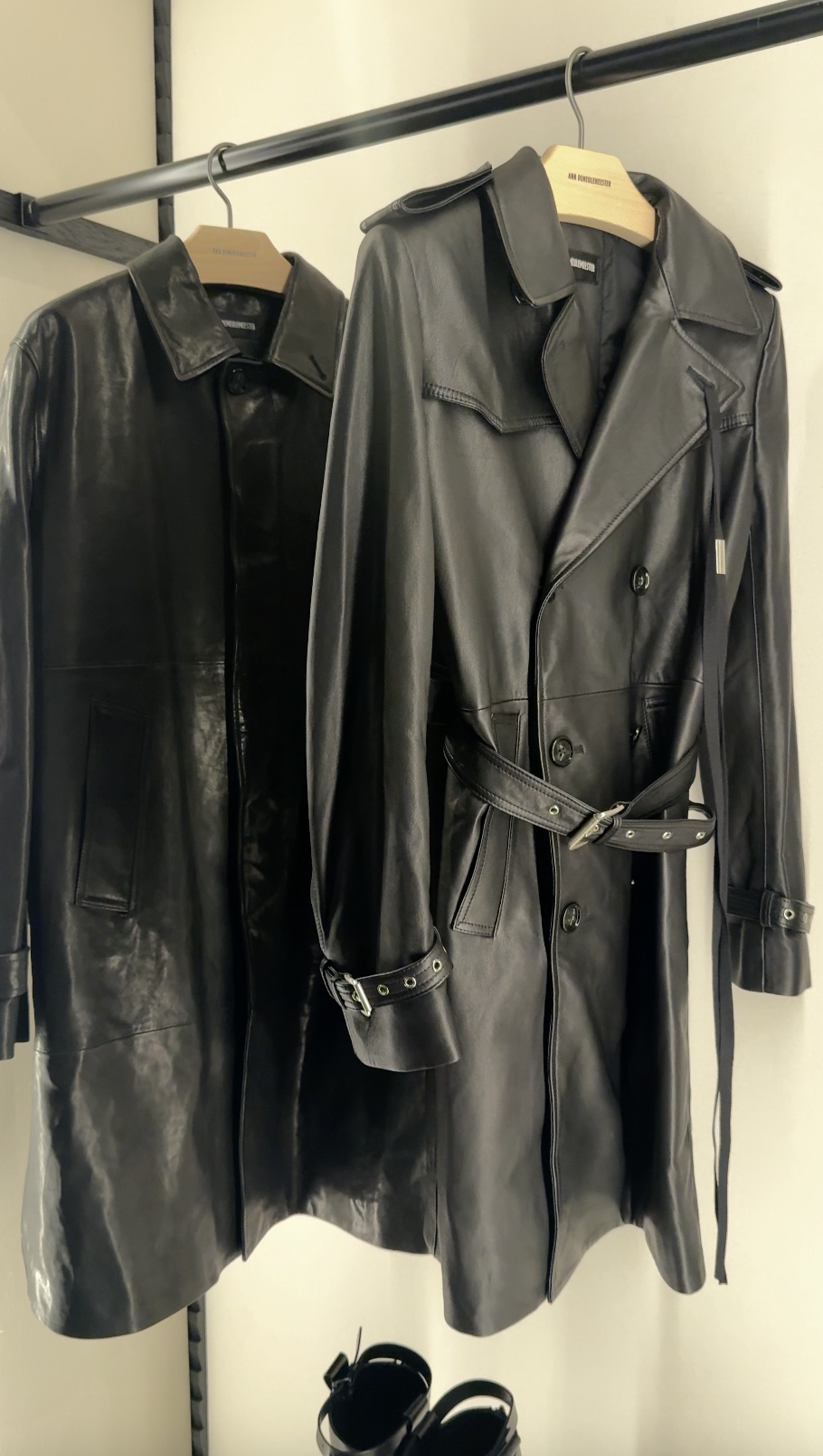 앤 드뮐미스터 부티크에서 만난 레더 재킷들