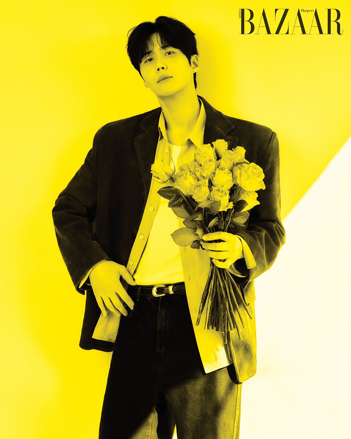 김선호가 입은 재킷은 Stu. 팬츠는 Recto. 벨트는 Our Legacy. 셔츠, 탱크톱은 스타일리스트 소장품. 