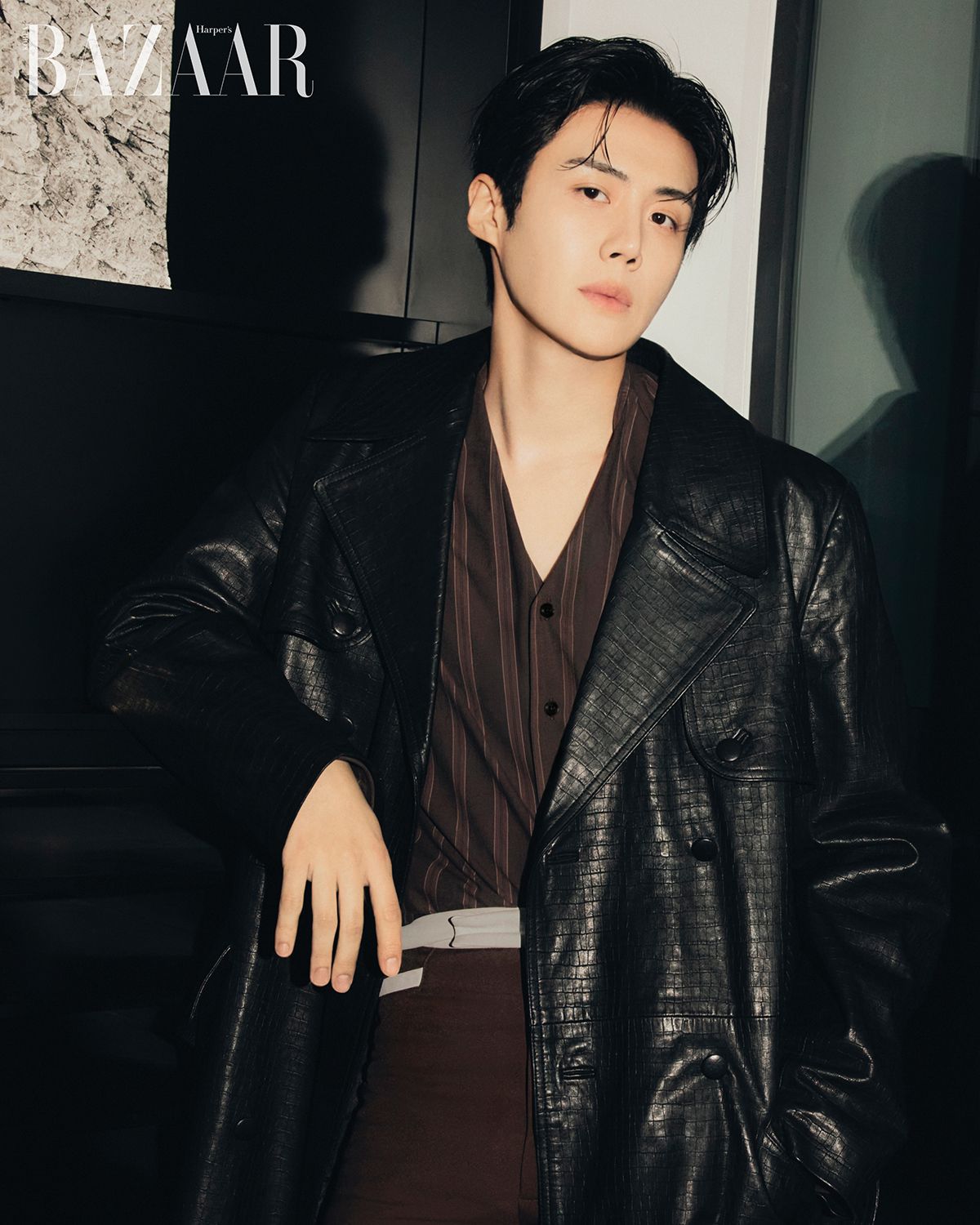 김선호가 입은 코트, 셔츠, 팬츠는 모두 Amiri.