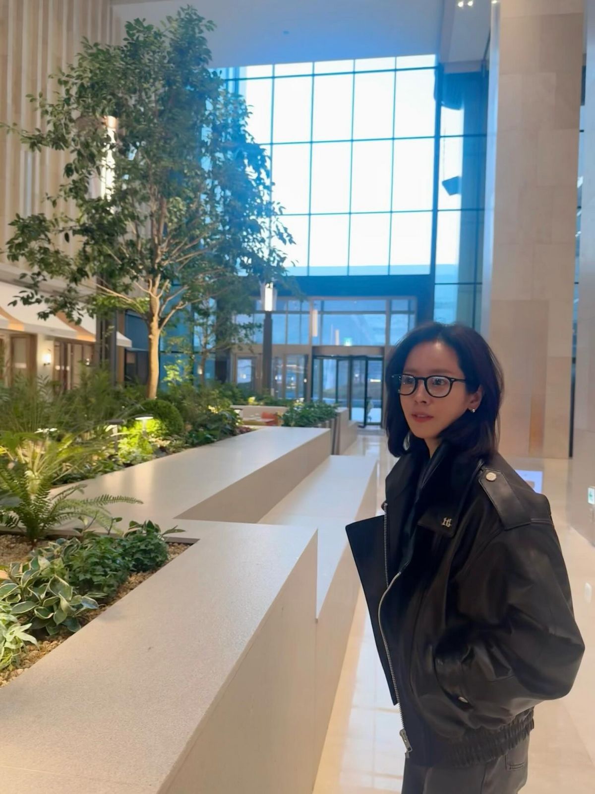 사진/ 한지민 @roma.emo 