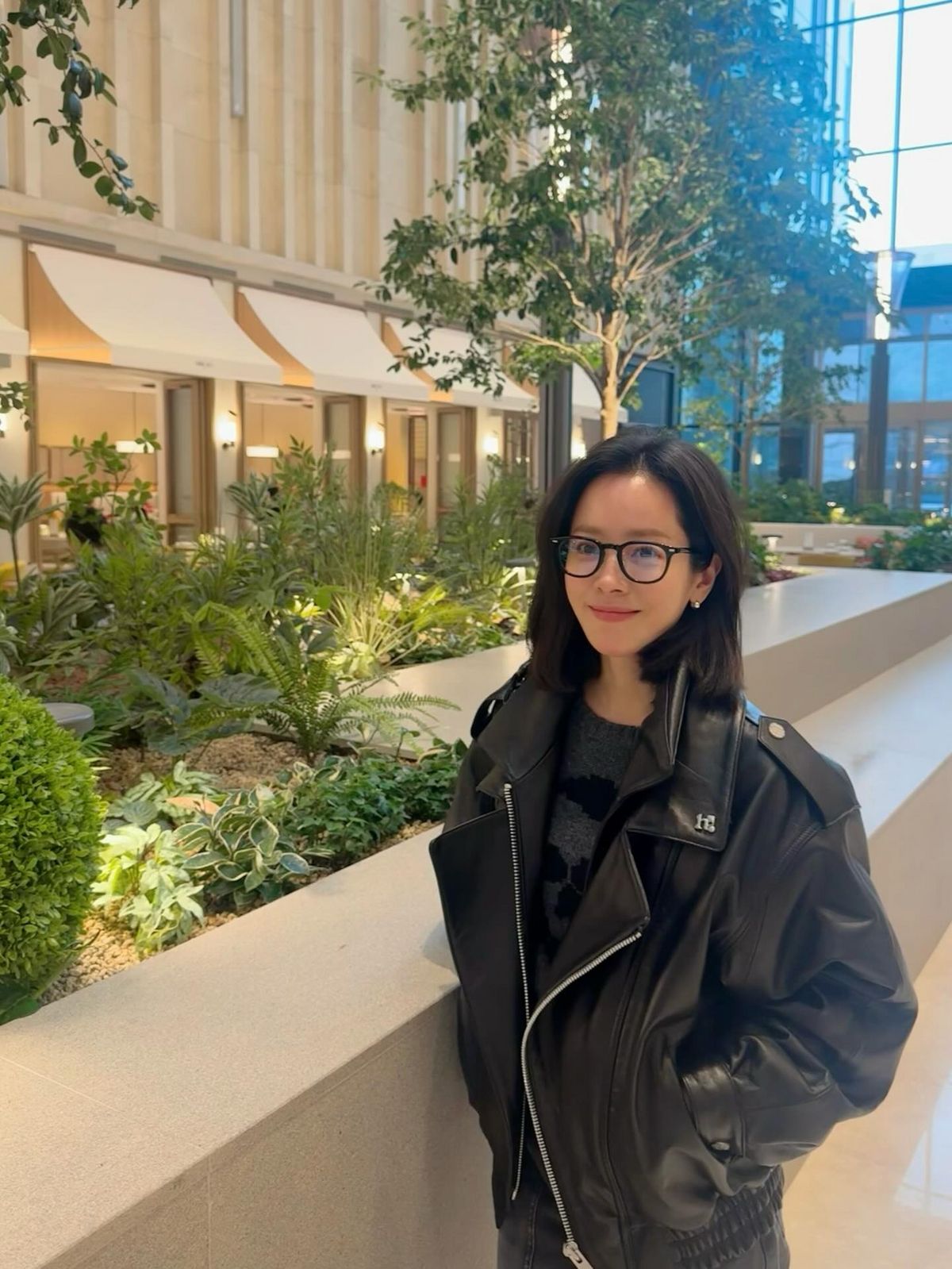 사진/ 한지민 @roma.emo 