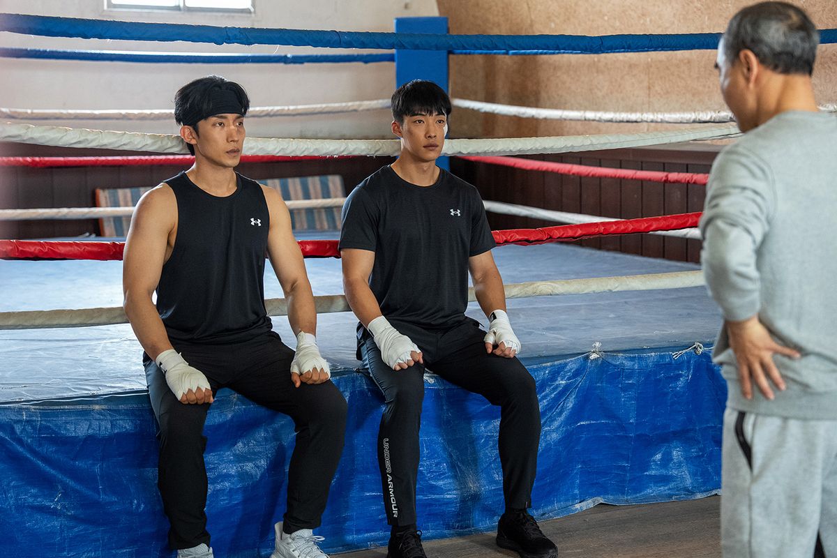 넷플릭스 시리즈 <사냥개들2> 스틸