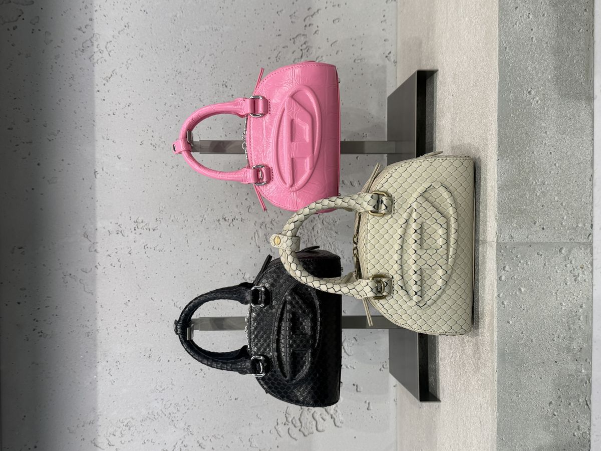 디젤의 꾸준한 스테디 셀러 돔 미니 볼링백