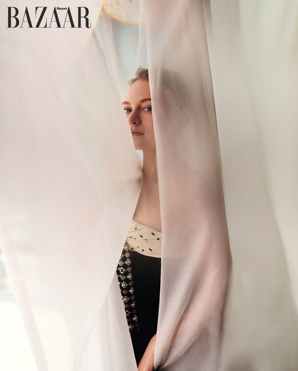 실크 조젯 드레스는 Celine.