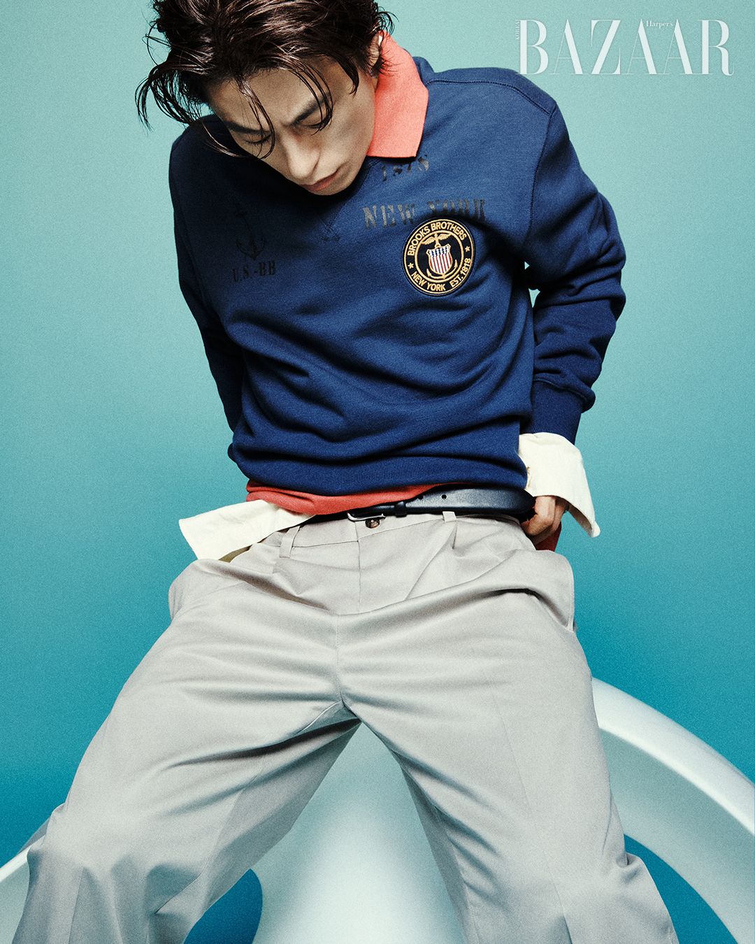 앵커 스웨트셔츠는 17만9천원, 프라이데이 옥스퍼드 솔리드 셔츠는 17만9천원, 비비드한 컬러감이 돋보이는 수피마 피케 폴로셔츠는 15만9천원 모두 Brooks Brothers.