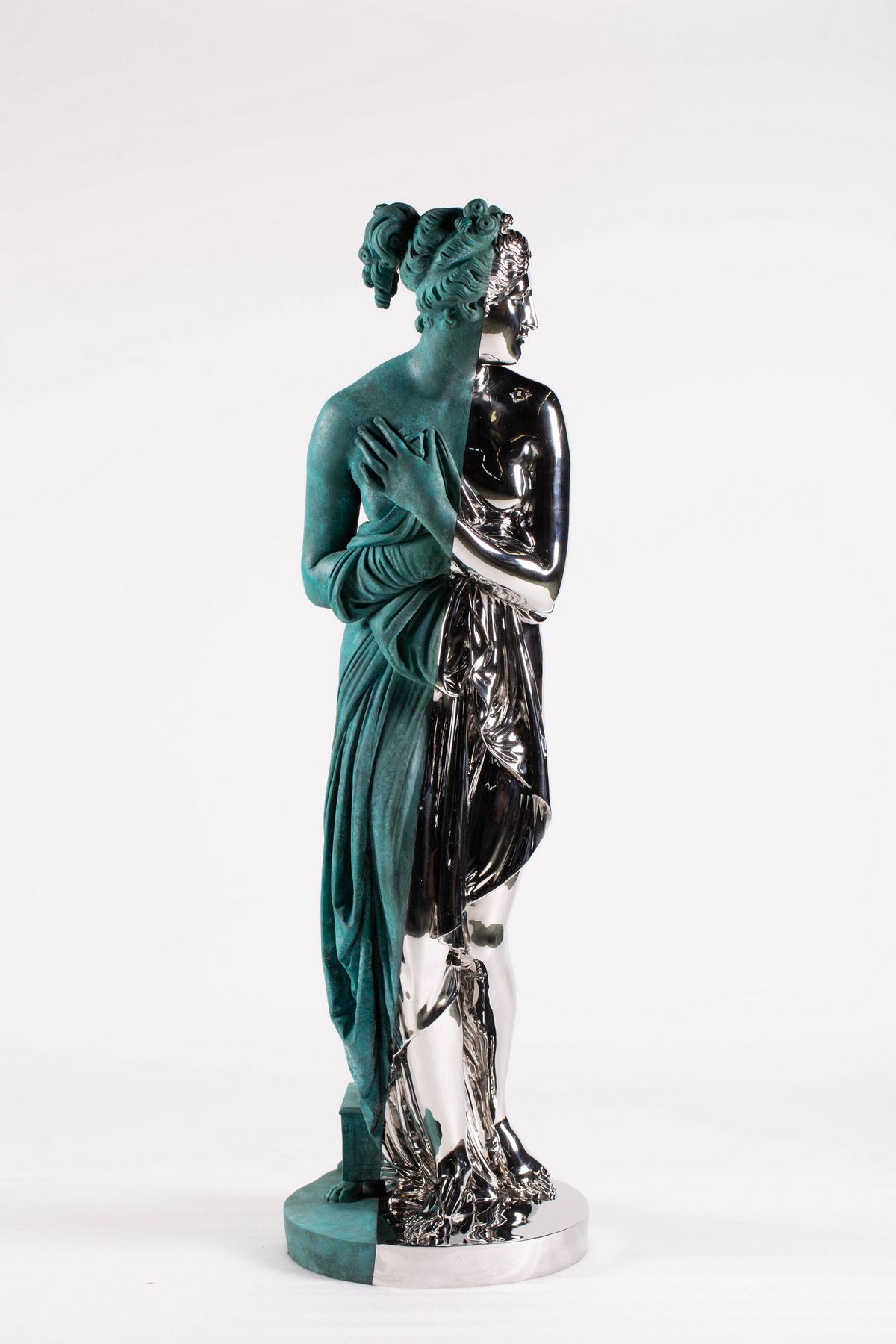 Daniel ARSHAM Amalgamized Venus Italica, 2022 Stainless steel, patinated bronze 152.4 x 44.5 x 50.8 cm Courtesy of the artist and Perrotin. 