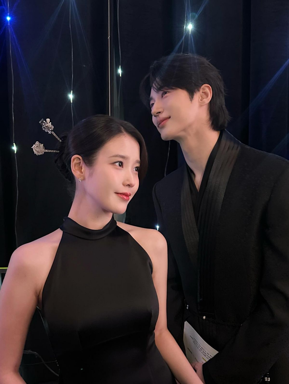 사진/ 아이유와 변우석 @dlwlrma 