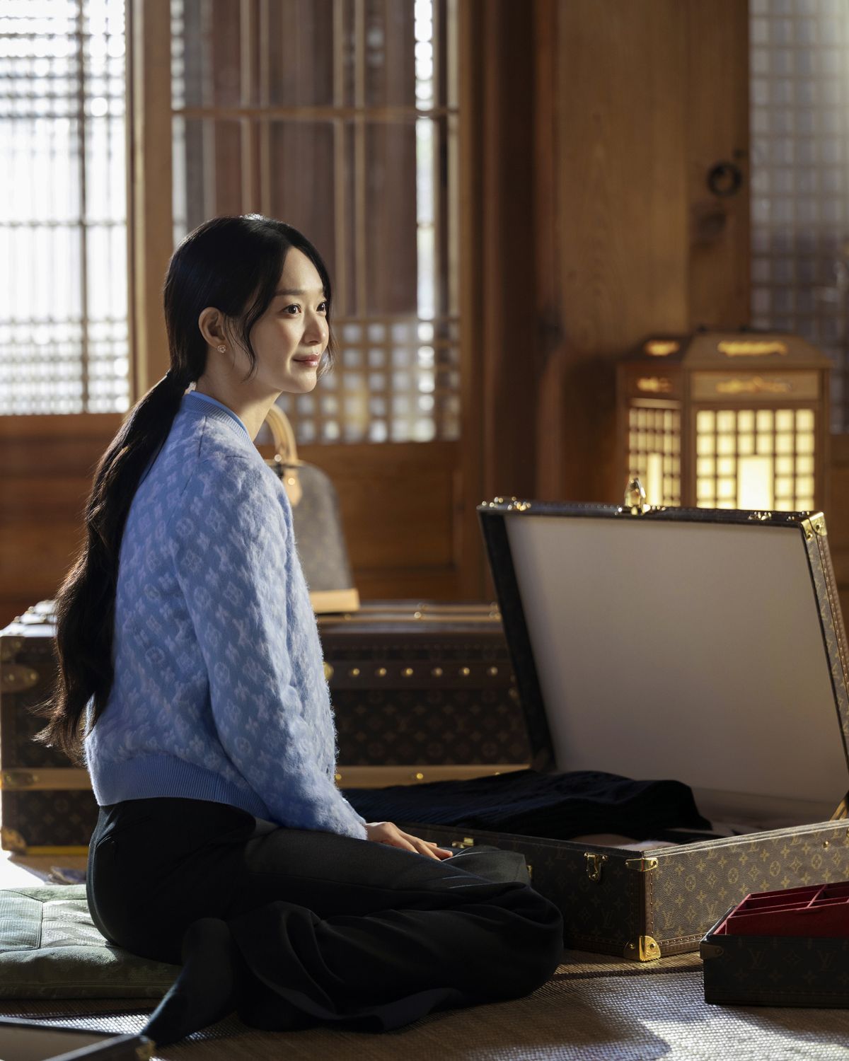 루이 비통 모노그램 탄생 130주년 기념 ‘Spirit of Travel’ 프로젝트에 함께한 신민아.