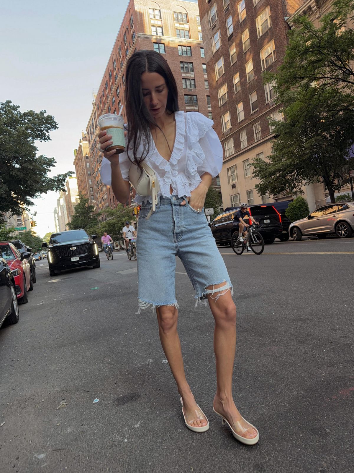 사진/ @ariellecharnas