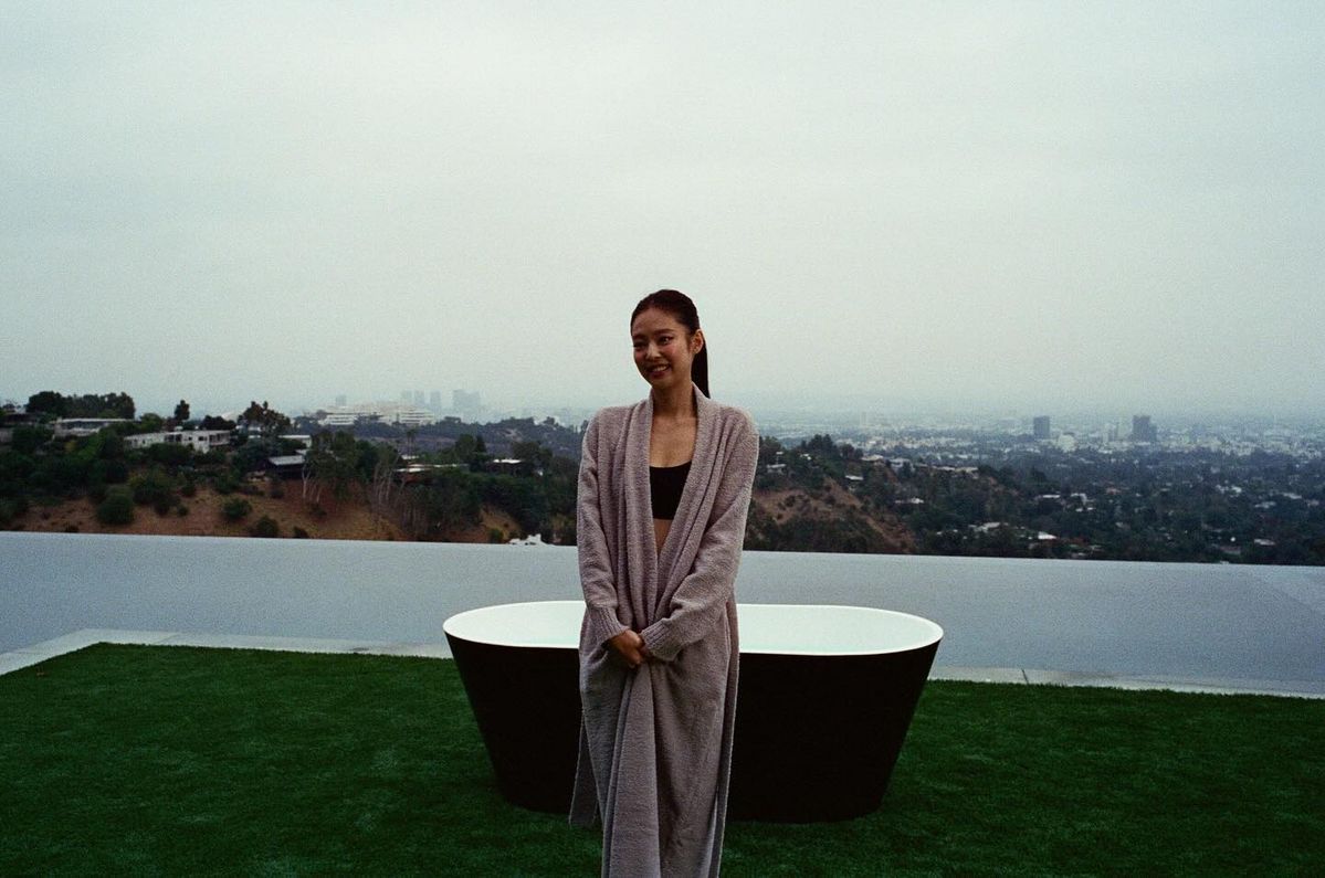 콜드 플런지를 선보이는 제니. /@jennierubyjane 