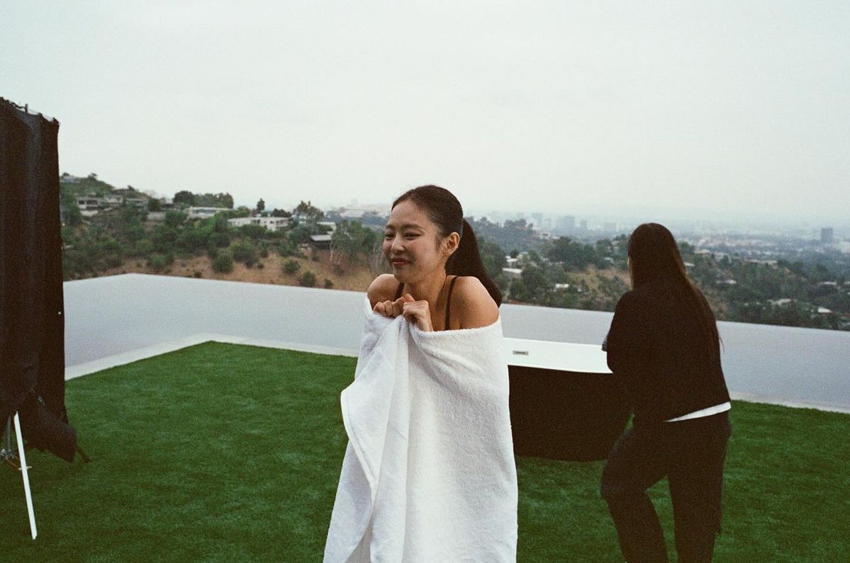 콜드 플런지를 선보이는 제니. /@jennierubyjane 