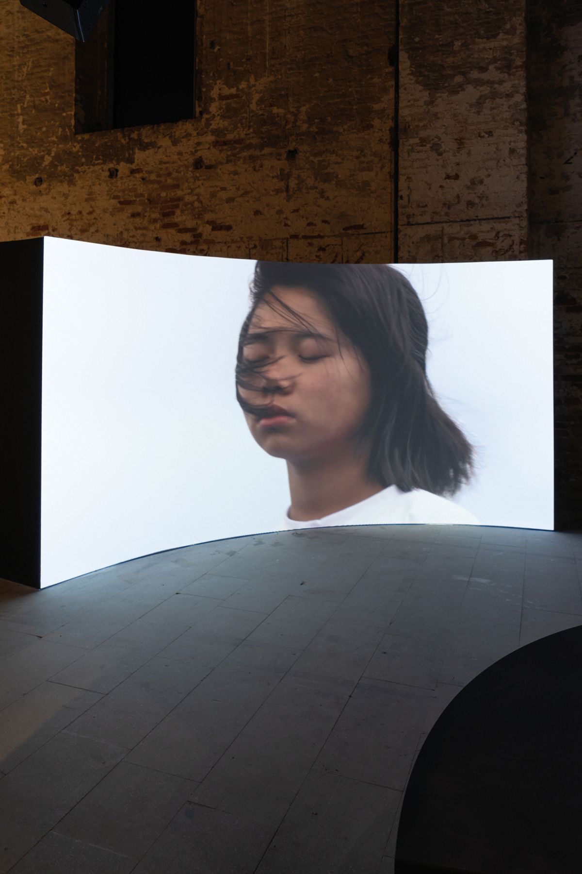 아르세날레에 설치된 작가 요이의 <숨 오케스트라> 설치 전경. Photo: La Biennale di Venezia 