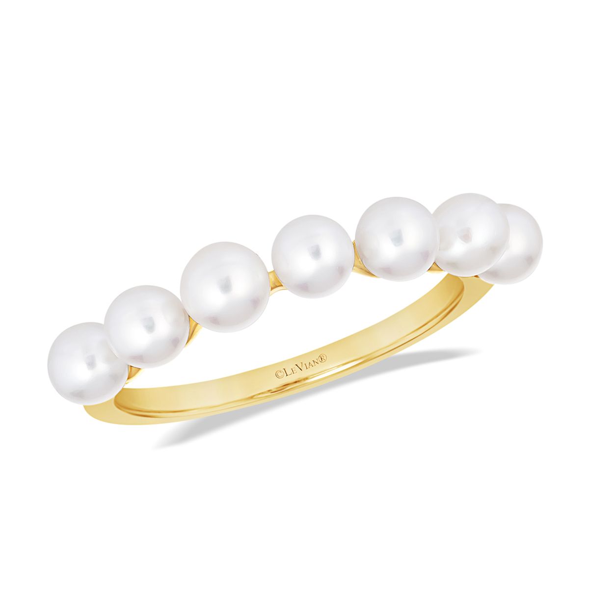 진주 장식 반지는 Le Vian. 
