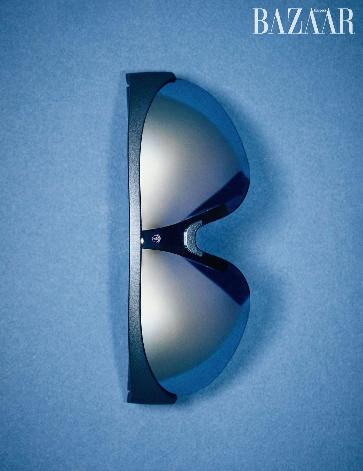 블루 하프 림 선글라스는 가격 미정 Moncler Lunettes.