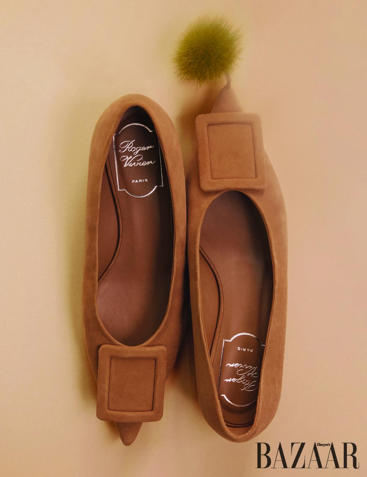 발레리나 플랫은 1백30만원 Roger Vivier.
