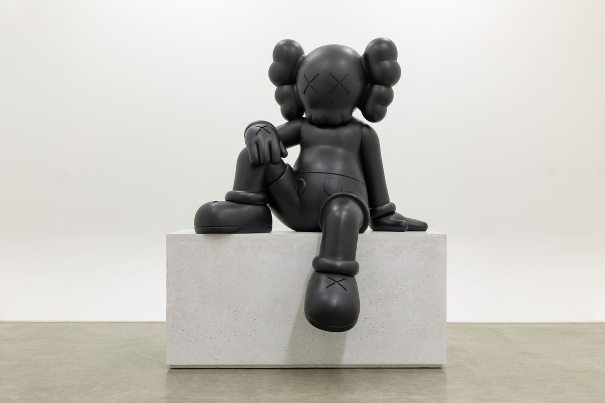 멀리 바라보기, 2026, Bronze, concrete, 243.8 x 195 x 122 cm, Photo Farzad Owrang, Courtesy of Space K