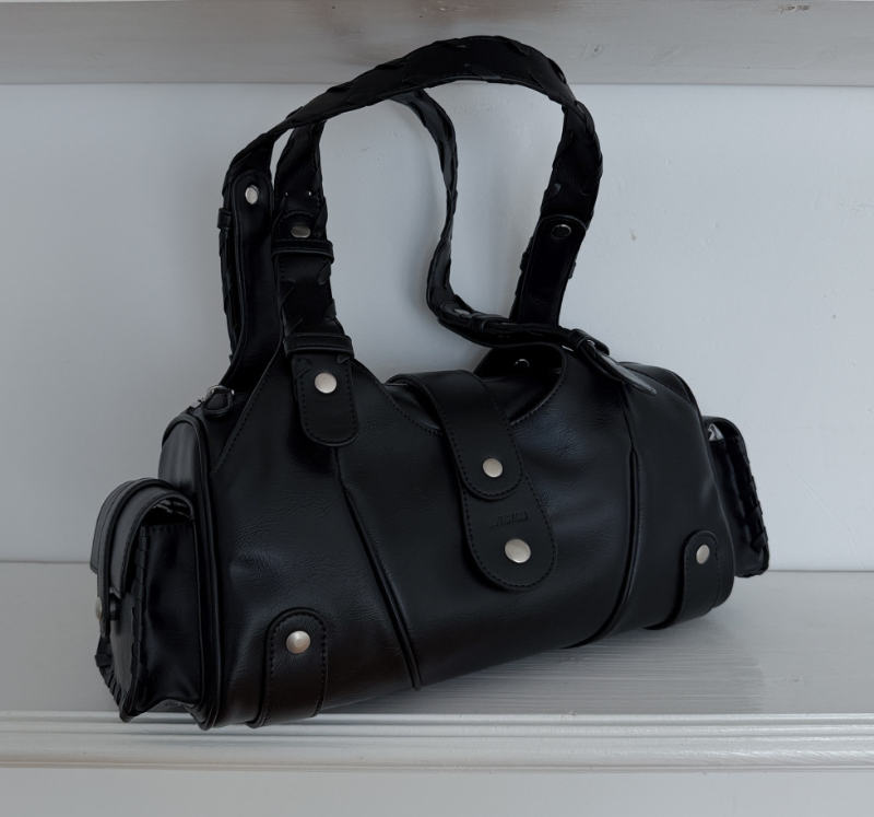 라츠유, Twisty Bag 17만9천원.