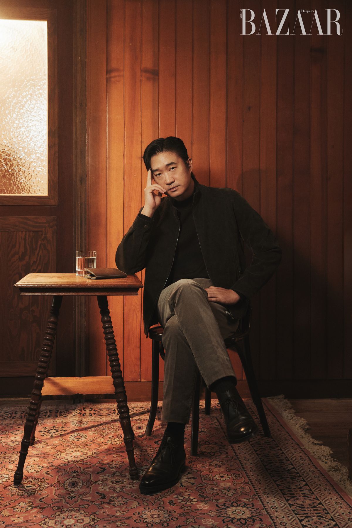 빈티지 하이넥 페이크 레더 점퍼, 스트레치 기모 팬츠는 Olzen.