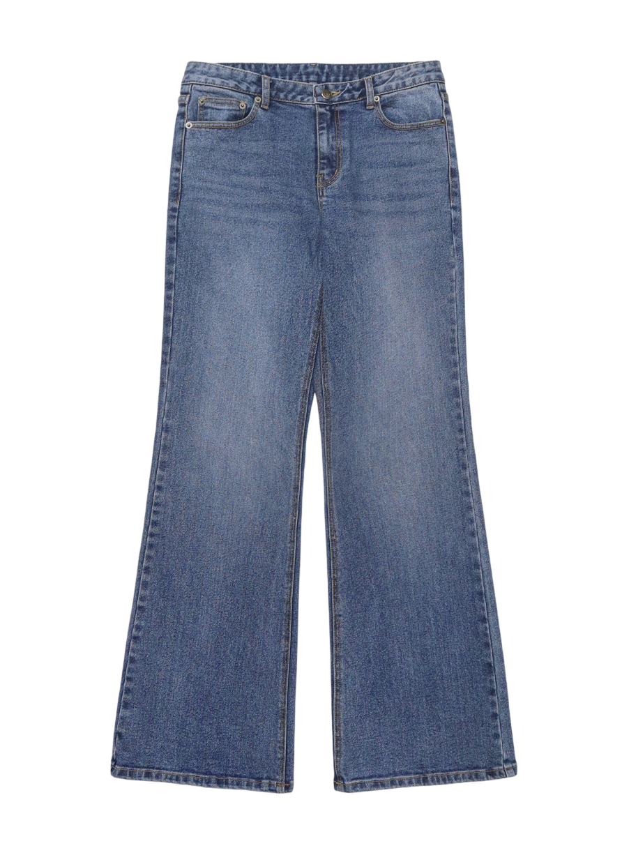 Flare low boots cut denim