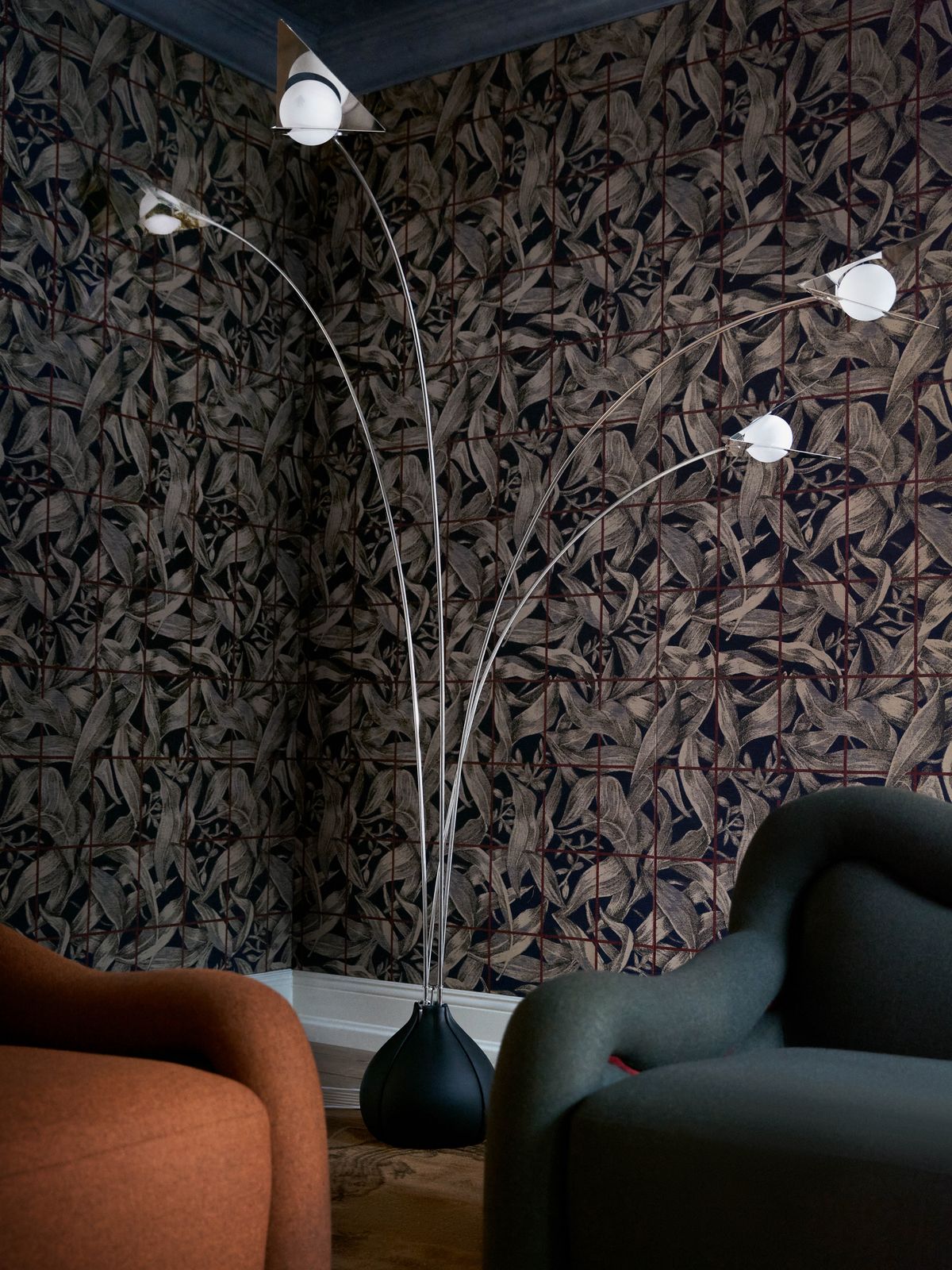 ‘오키드 플로어 램프(The Orchid Floor Lamp)’. 