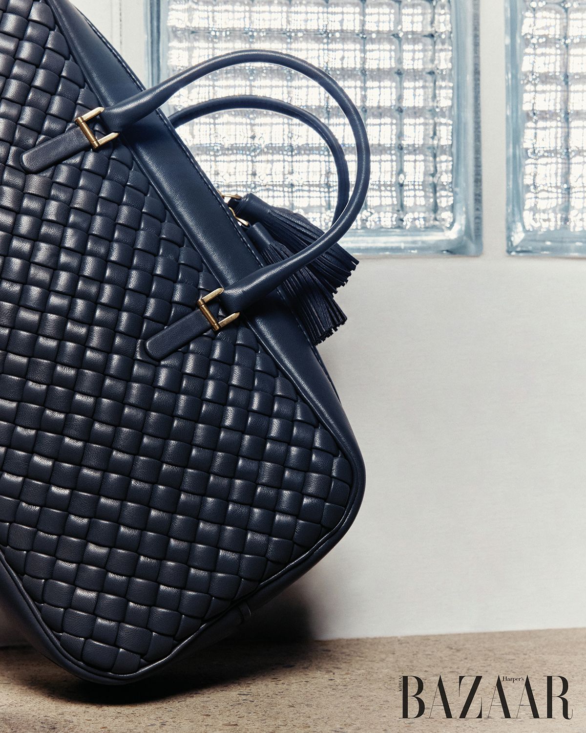 위빙 디테일 백은 Bottega Veneta.