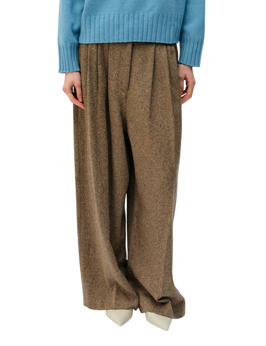 Sleek Pintuck Wool Slacks in Brown