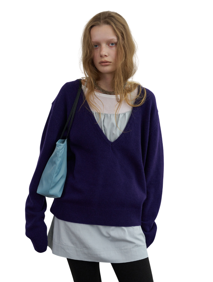 백 로고 딥 브이넥 니트