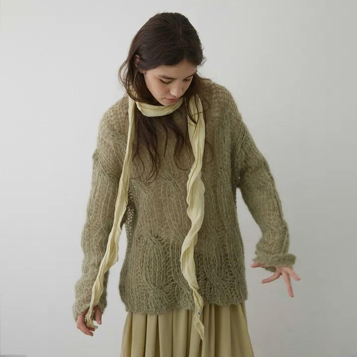 RAW EDGE CRINKLE WOOL SCARF