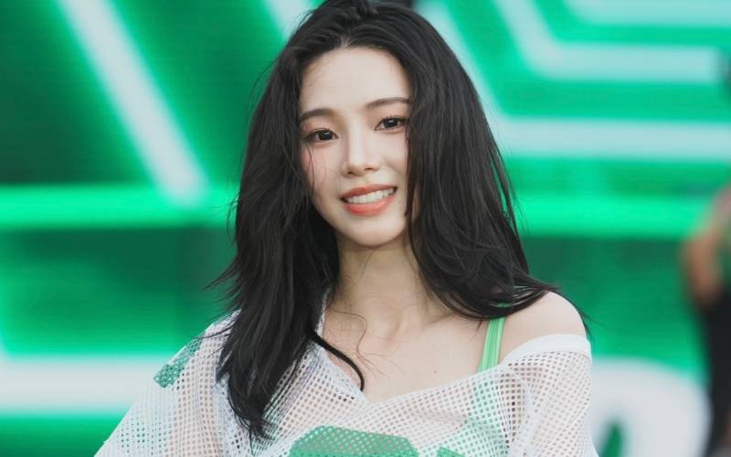 워터밤 최강자는 누구? 카리나부터 박재범, 박진영까지 화제의 무대 룩