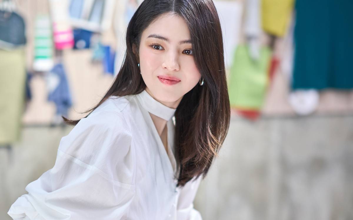 슈트 입은 한소희 vs 금발의 한소희, 같은 사람 맞아? - 뉴스 썸네일 이미지