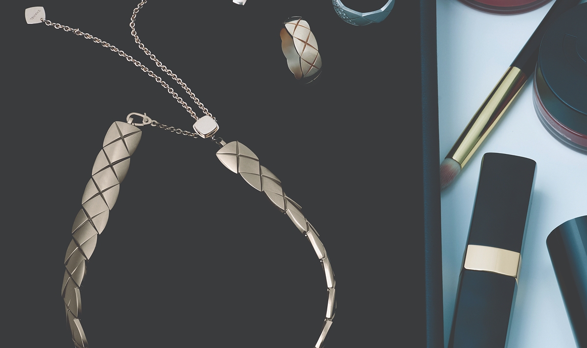 샤넬 J12 워치＆파인 주얼리의 감각적 조화