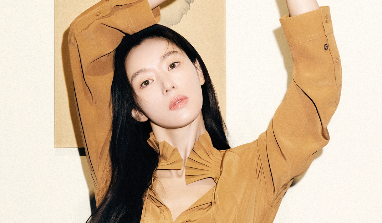 '바자' 코리아 창간 30주년 기념호를 장식한 전지현