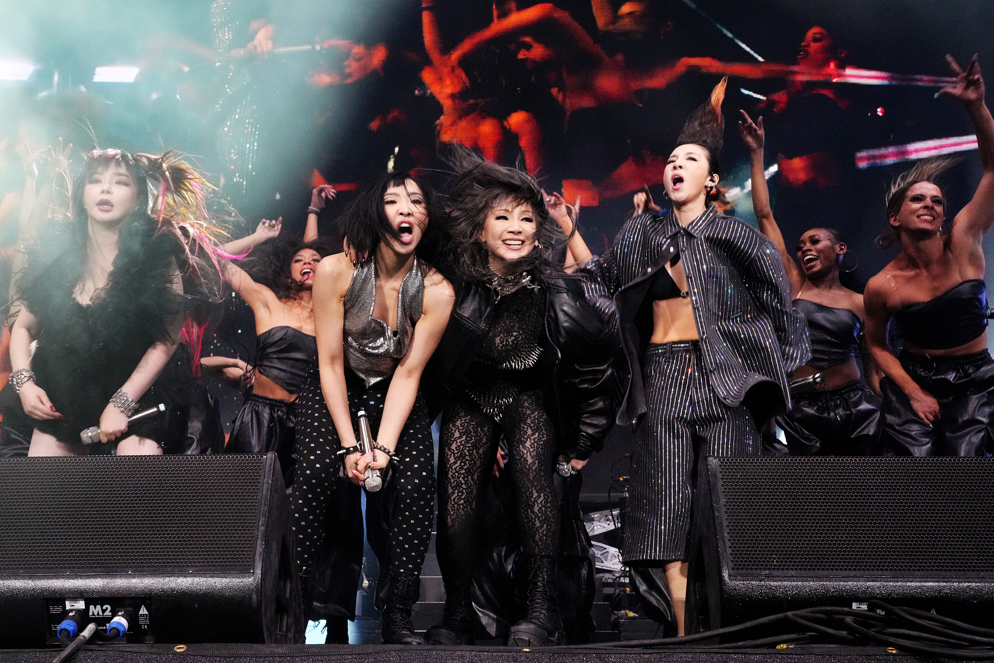Coachella에서 공연 중인 2NE1 / Getty Images