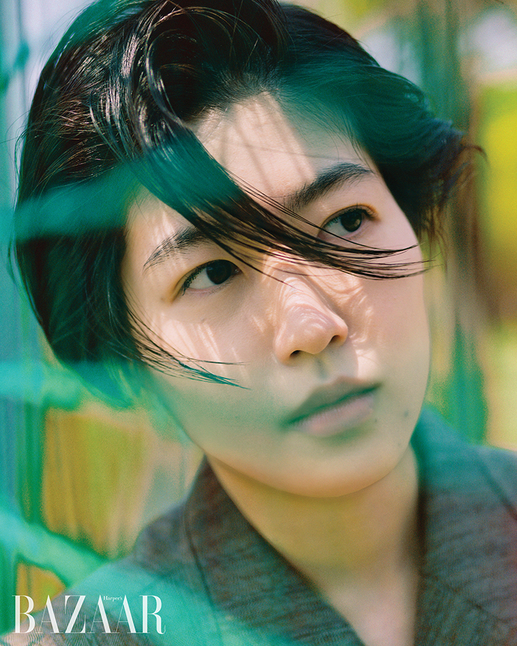 재킷은 Gucci.