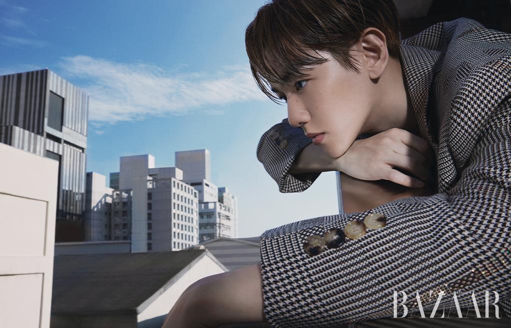 패턴 블레이저는 Burberry.