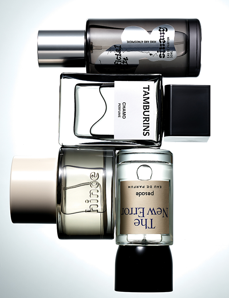 (위부터) Sinang 아티피셜 네이처 EDP 50ml 8만8천원. Tamburins 카모 50ml 13만9천원. Hince 더 스카프 EDP 50ml 5만9천원. Pesade 더 뉴 에러 EDP 30ml 6만4천원.