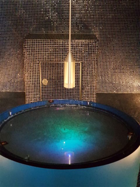 우주의 기운을 한 곳에 모아…