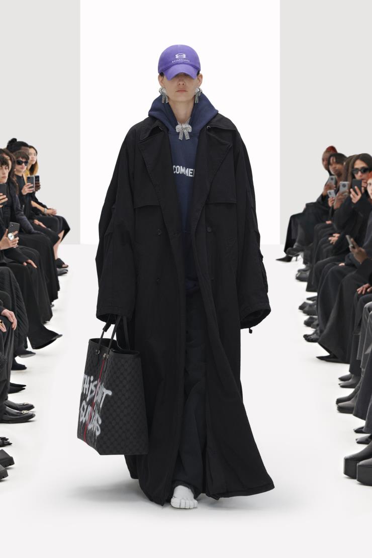BALENCIAGA SS 22