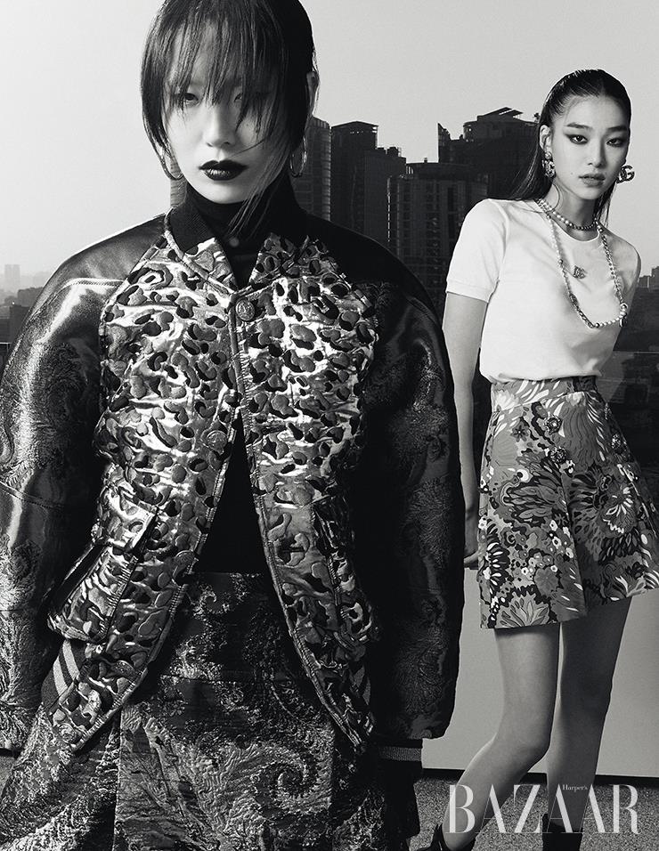 (왼쪽부터) 도현이 입은 블루종, 이너웨어, 스커트, 귀고리는 모두 Louis Vuitton. 설희가 입은 티셔츠, 스커트, 귀고리, 목걸이는 모두 Dolce & Gabbana.