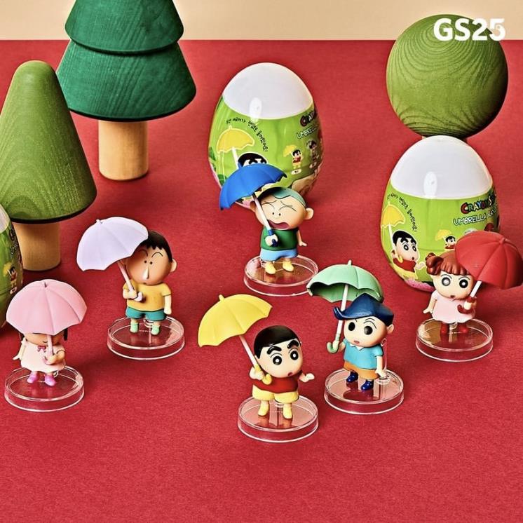 GS25, 7ELEVEN, CU 우산랜덤피규어 5천9백원. 우산을 쓴 <짱구는 못말려> 캐릭터 피규어로 종류는 6가지다. 