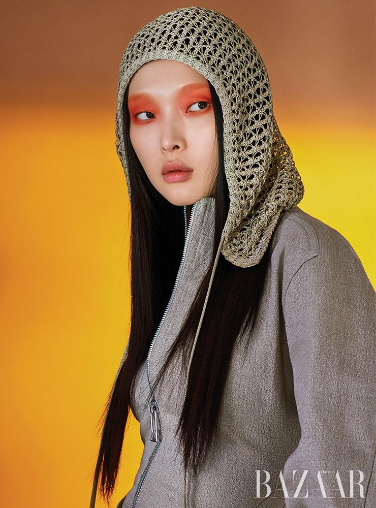 후디드 재킷은 2백50만원대, 팬츠는 1백31만원 모두 Bottega Veneta.