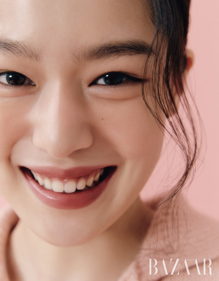 버건디 컬러가 이렇게 사랑스럽다니! 누구나 부담 없이 도전할 수 있는 내추럴 버건디 컬러 ‘루쥬 코코 밤’ 924 폴 포 미.