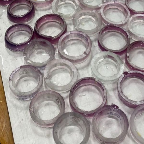 화병의 재료로 사용되기 위해 반드시 필요한 단면 연마 과정.