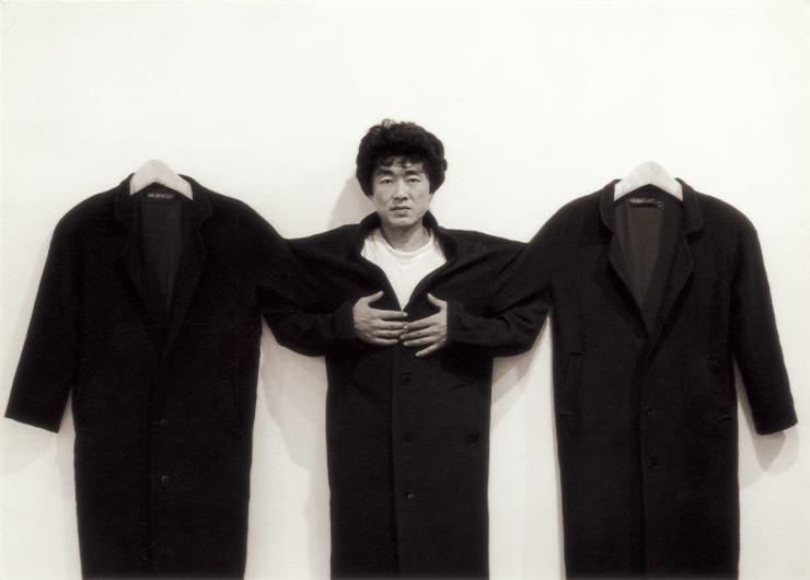 안규철(b.1955), <단결, 권력, 자유>, 1992, Cloth, wood, and leather, 170x110x5cm. 사진: 안규철