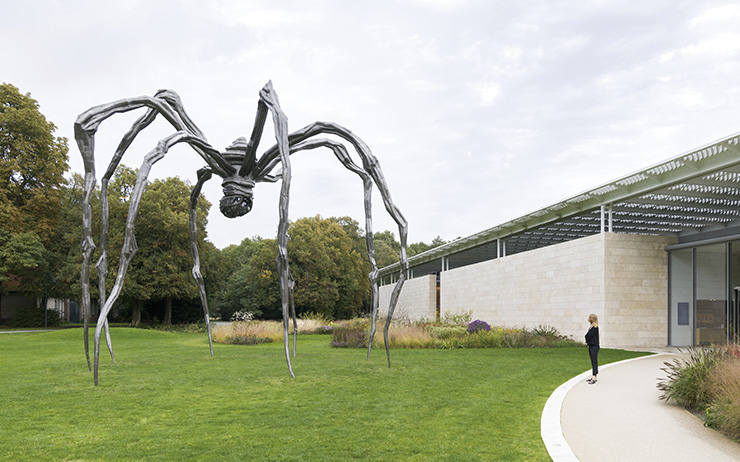  <Maman>, 1999, Bronze, stainless steel, and marble 927.1x891.5x1023.6cm Collection The Easton Foundation. «Louise Bourgeois - To Unravel a Torment» Installation view museum Voorlinden Photo: Antoine van Kaam Glenstone Museum, Potomac, Maryland Louise Bourgeois ⓒ The Easton Foundation/VAGA at Artists Rights Society(ARS), NY/Pictoright, Amsterdam 2019.
