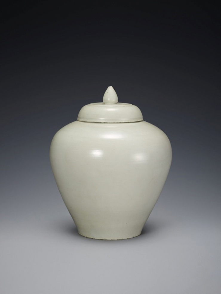 백자 개호, 조선 15세기, 총 높이 34.0cm, 입지름 10.1cm, 굽지름 13.7cm, 개인소장, 국보.