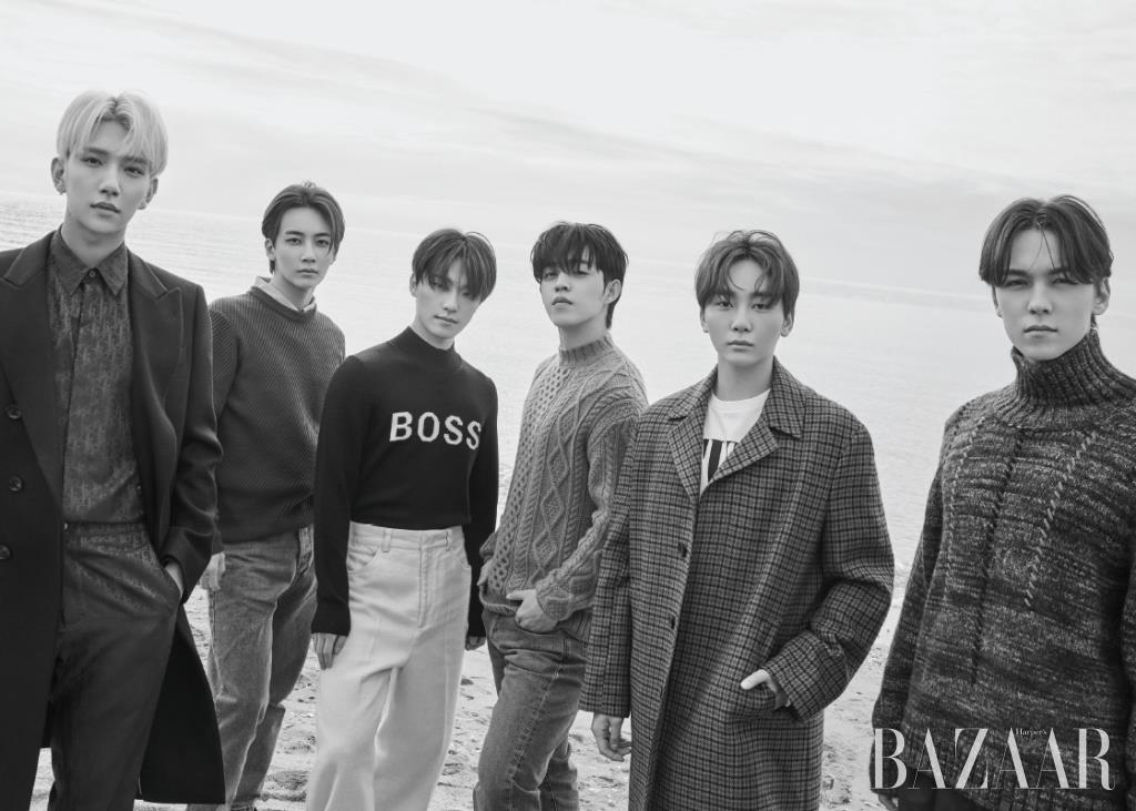 (왼쪽부터) 조슈아가 입은 코트는 Tod’s. 셔츠, 팬츠는 Dior Men. 정한이 입은 니트 톱은 Hugo Boss. 이너로 입은 셔츠는 Calvin Klein Jeans. 데님 팬츠는 Ami. 디노가 입은 니트 톱은 Hugo Boss. 팬츠는 Jil Sander. 에스쿱스가 입은 니트 톱은 Loro Piana. 팬츠는 Hed Mayner by Beaker. 승관이 입은 코트는 Paul Smith. 티셔츠는 Levi’s. 버논이 입은 터틀넥 톱은 Tod’s.