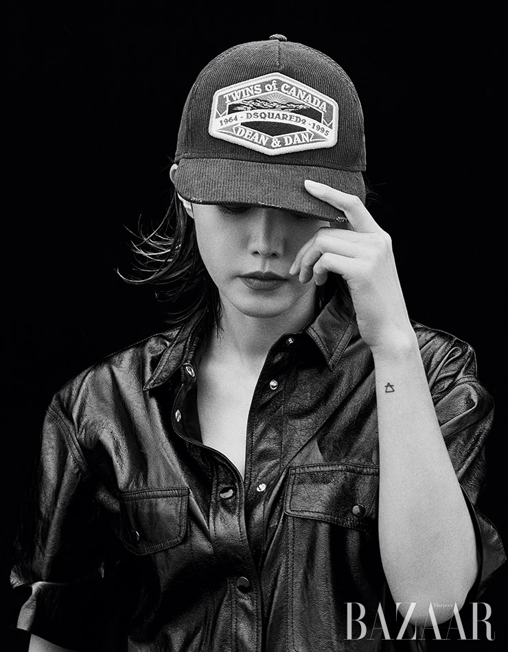 레더 셔츠는 1백9만원 Isabel Marant. 모자는 30만원대 Dsquared2.